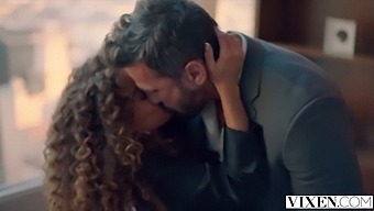 La Seductora Secretaria Cecilia Lion Usa Sus Pies Para Seducir A Su Jefe Playboy Para Un Encuentro Caliente