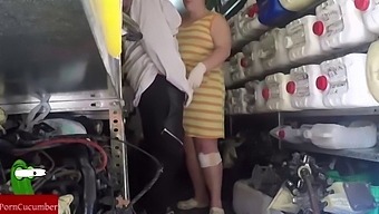 Imagini Volieuristice Cu Intimitate La Locul De Muncă Și Plăcere Orală