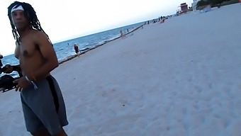 Trio Latin Și Asiatic În Miami Beach Airbnb: Imagini Din Culise