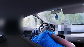 La Prostituta Del Área De Chicago Da Placer Oral En Un Vecindario Desplegable