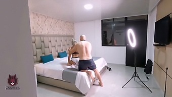 Тајно Ме Снима Током Фотографисања.