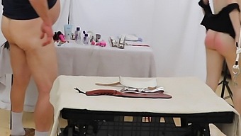 Due Ragazze In Bondage Si Sottomettono A Sculacciate E Piacere Orale