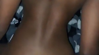 Le Plaisir Anal Et La Soumission D'Une Belle Femme Noire En Forme
