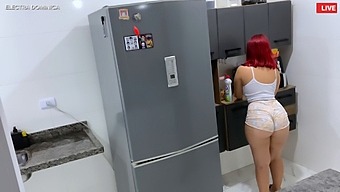 Contratar A Una Criada Con Un Gran Culo Lleva A Una Sesión De Sexo Salvaje